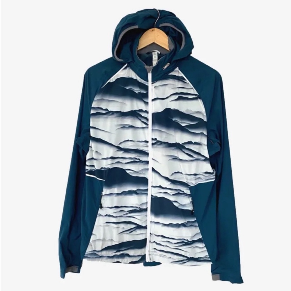 Lululemon Men's Surge Lightweight Jacket Sz L
Reflective Dark Teal Hooded